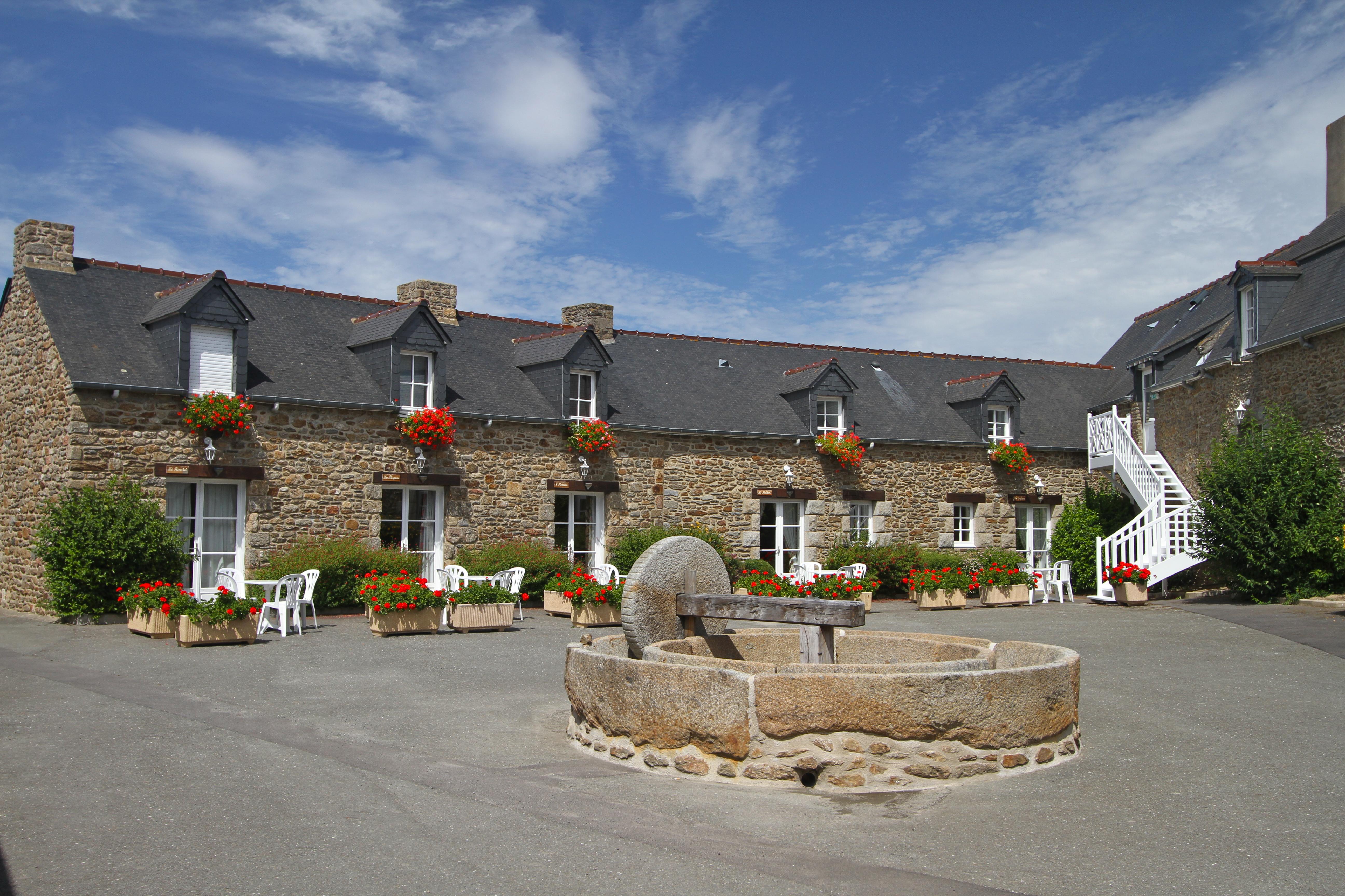 فندق Saint-Jouan-des-Guéretsفي  لا مالوينير دي لونجتشامبس المظهر الخارجي الصورة